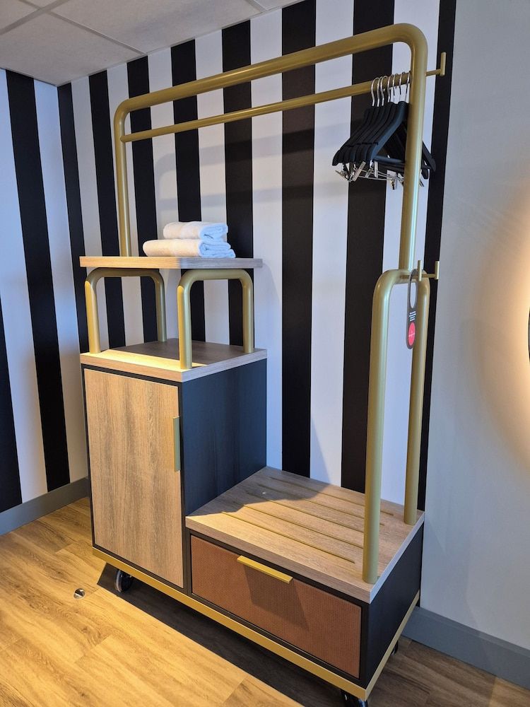 Gresham Belson Hotel Standard Twin Room 6