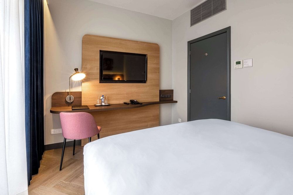 undefined Gresham Belson Hotel 3