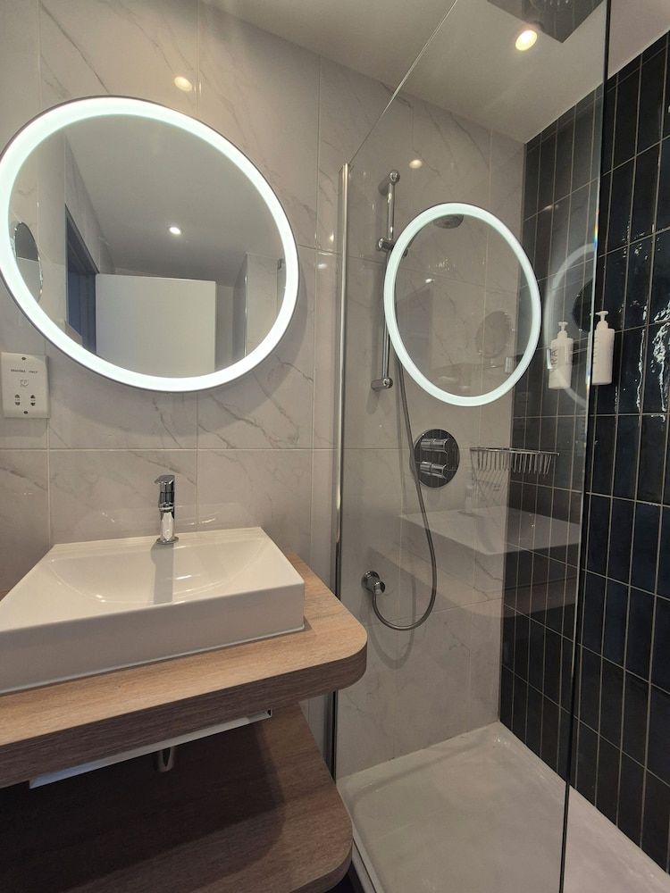 Gresham Belson Hotel Standard Twin Room 4