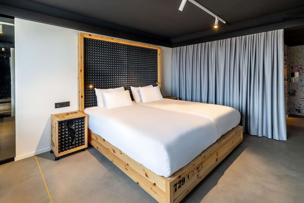 nhow Brussels Bloom Superior Room (nhow Room Atelier) 4