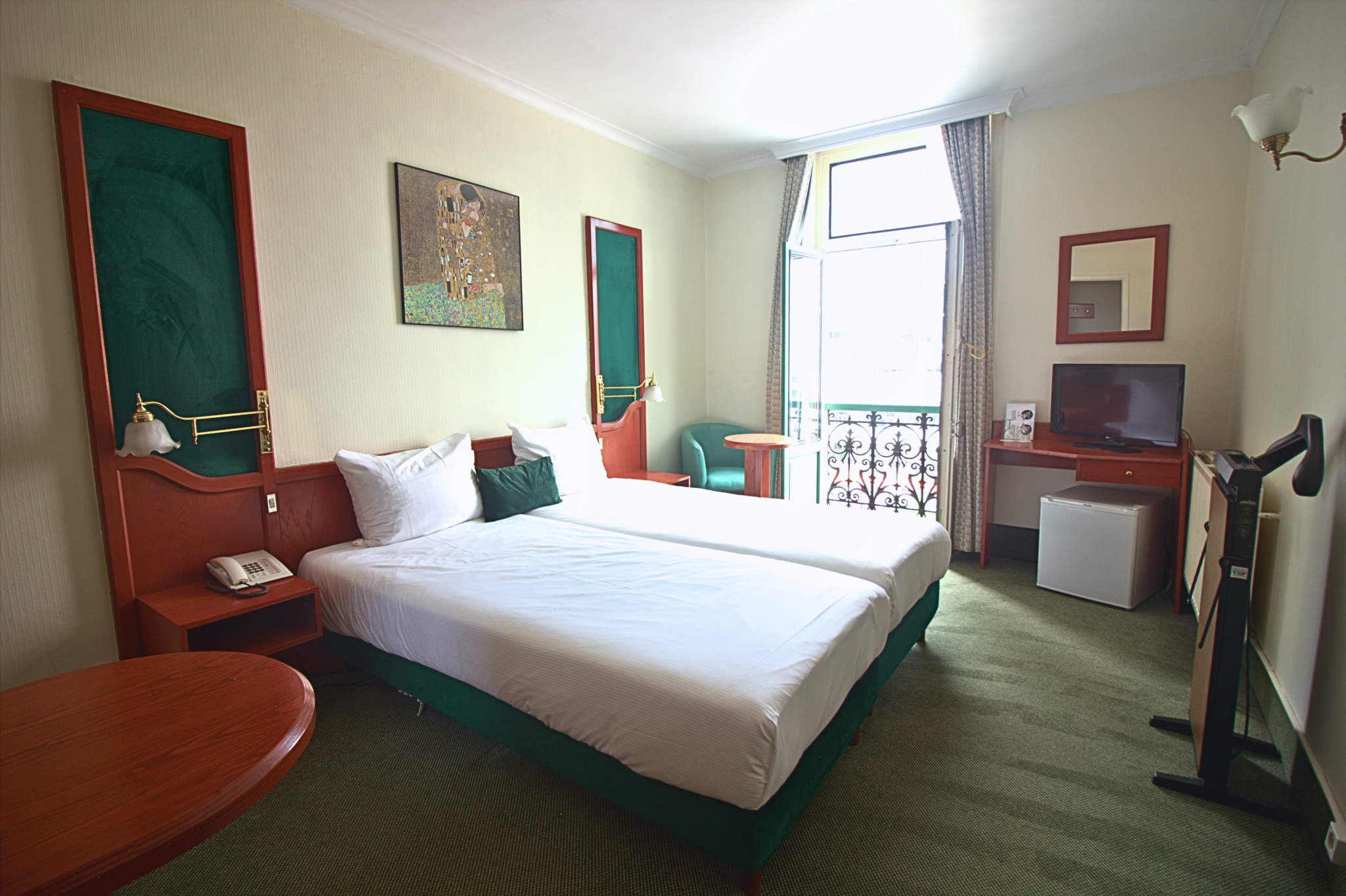 Hotel Le Dome Twin Room 4