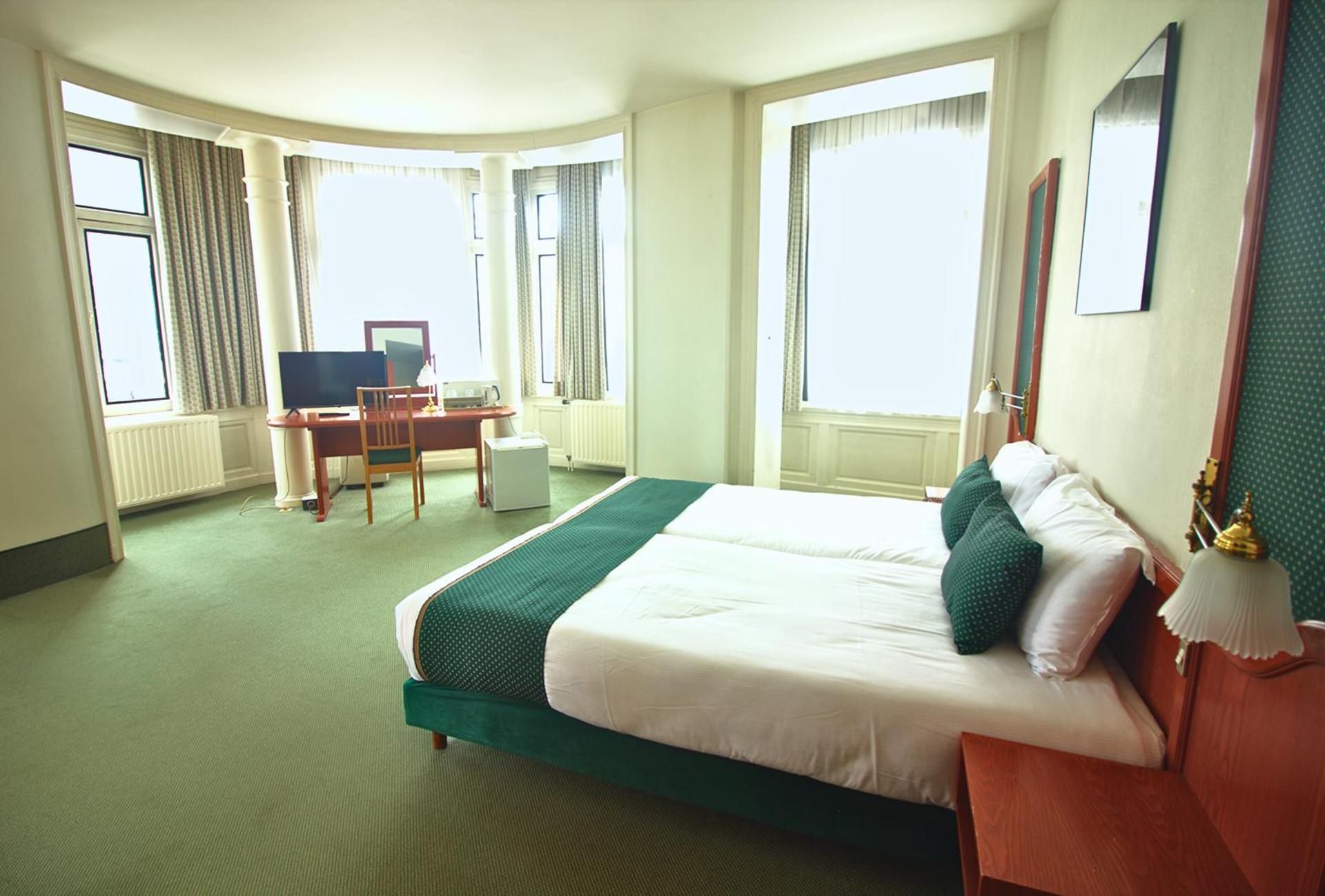 Hotel Le Dome Twin Room 9