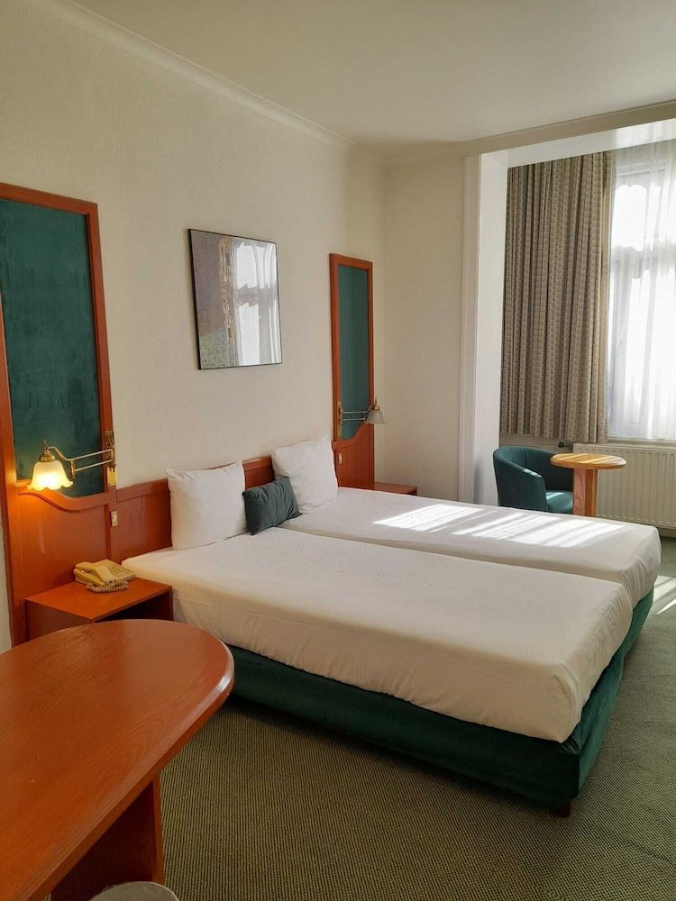 undefined Hotel Le Dome 3