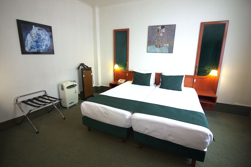 Hotel Le Dome Twin Room 6