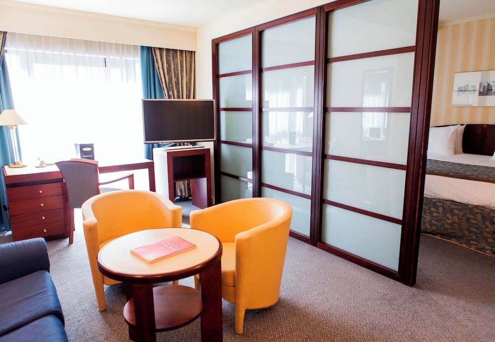 undefined Le Châtelain 5