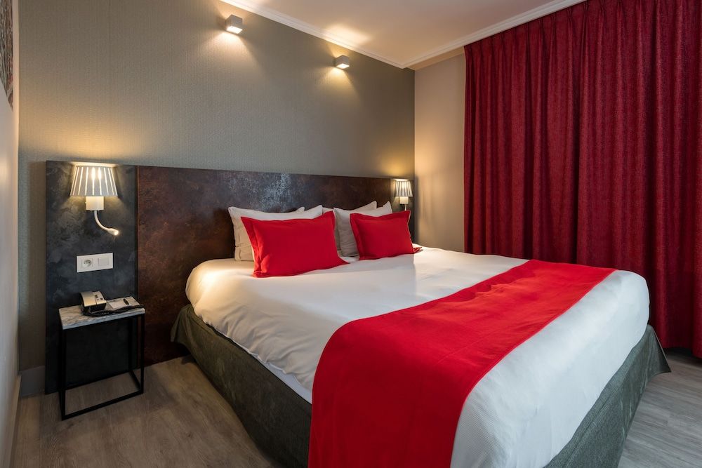 undefined Martin's Brussels EU 7