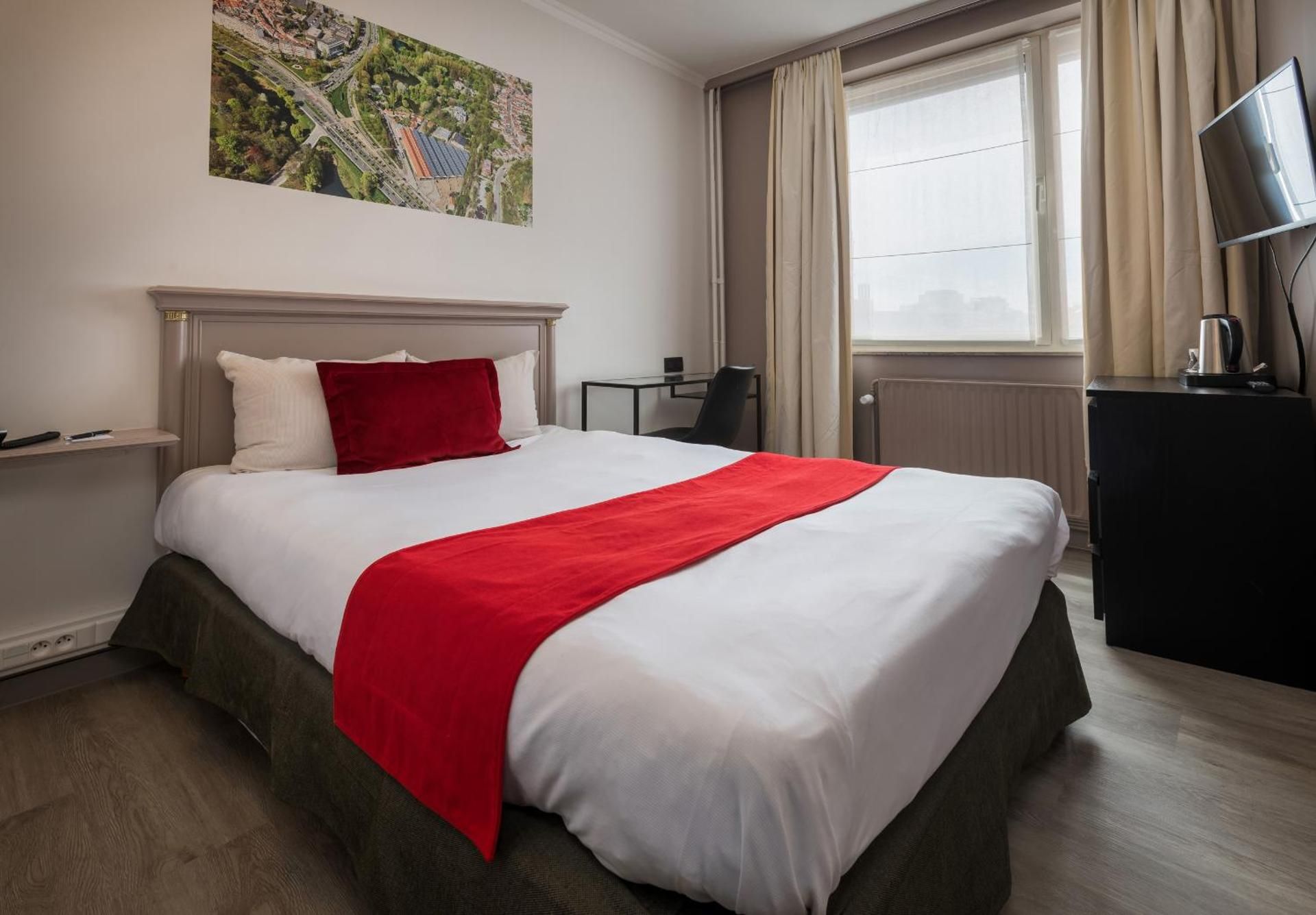 undefined Martin's Brussels EU 3