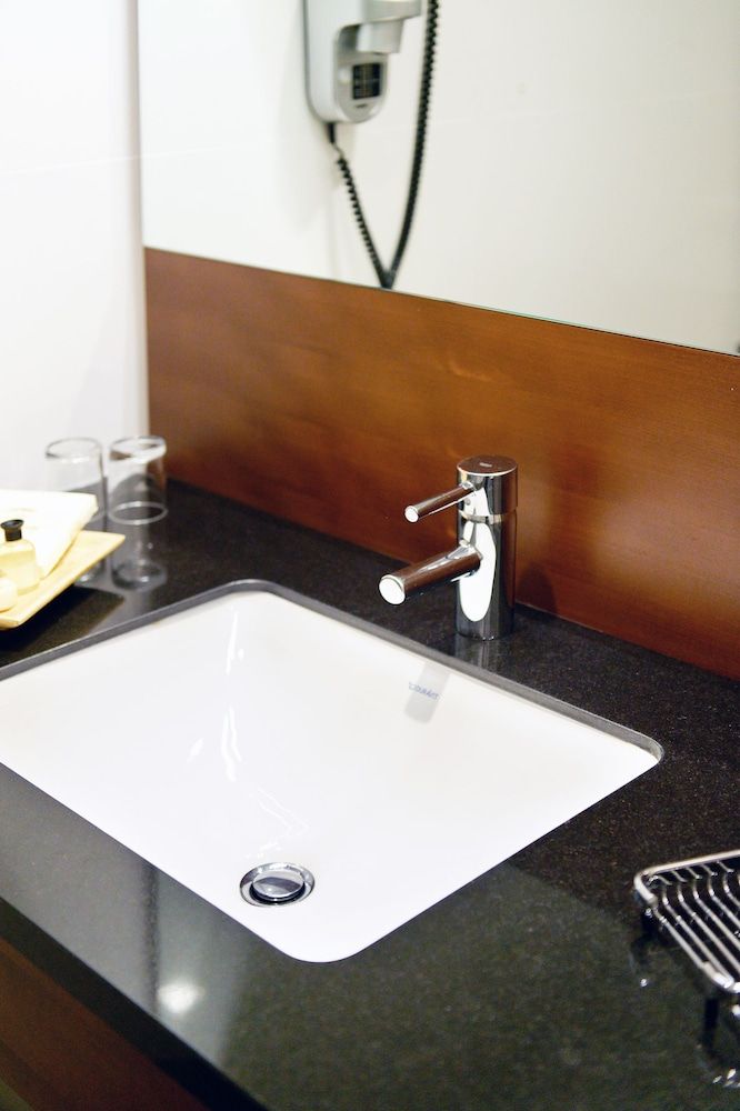 undefined New Hotel Charlemagne 10