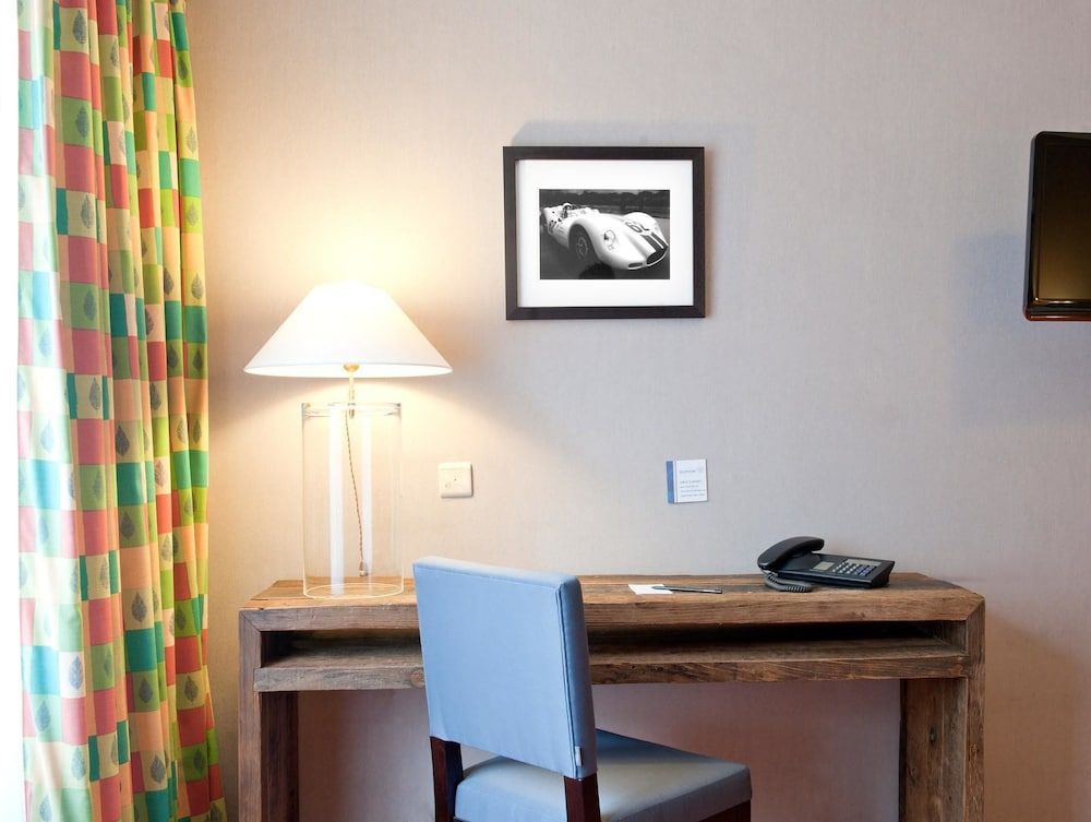 New Hotel Charlemagne City Room 8