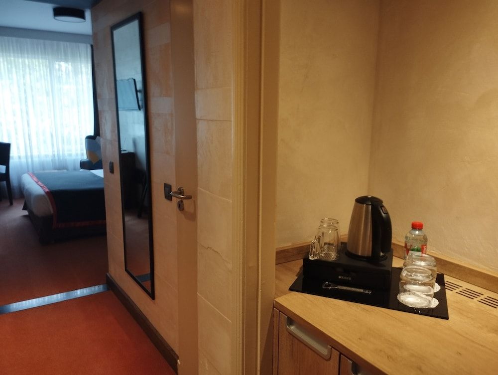 New Hotel Charlemagne City Room 9