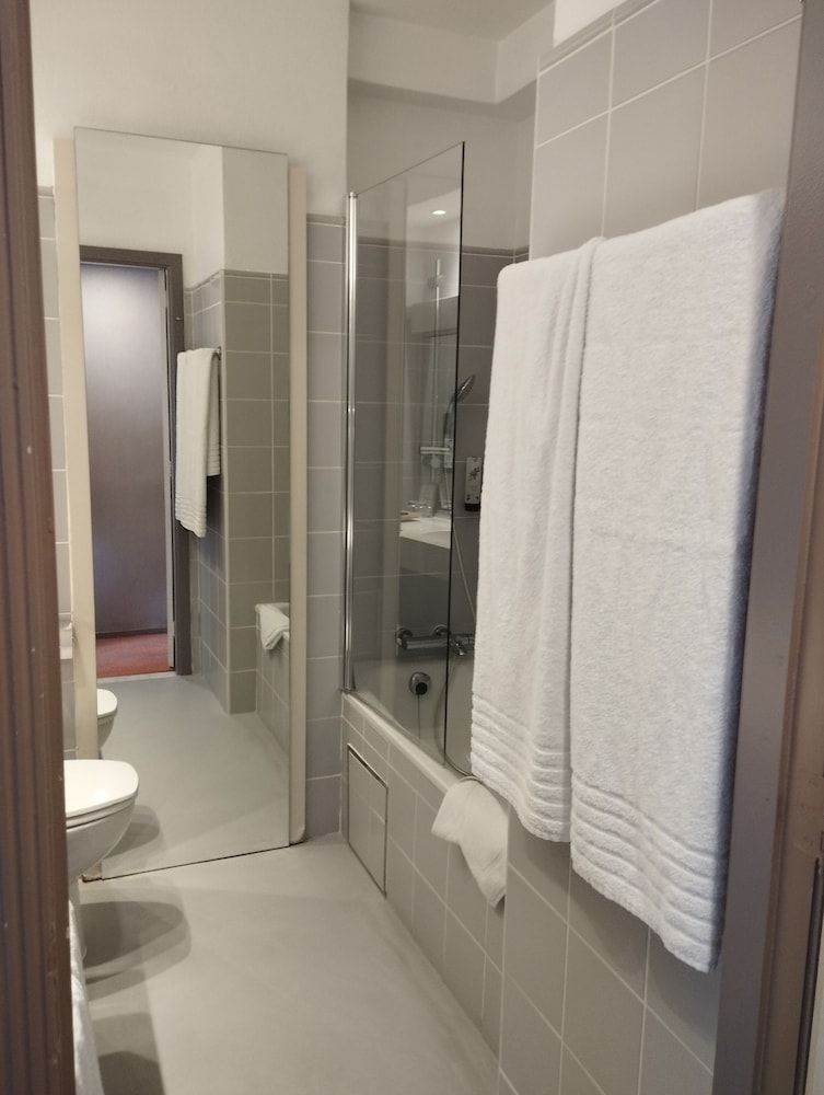 New Hotel Charlemagne City Room 7