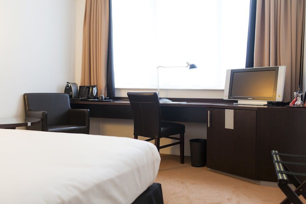 Progress Hotel Executive Room 8