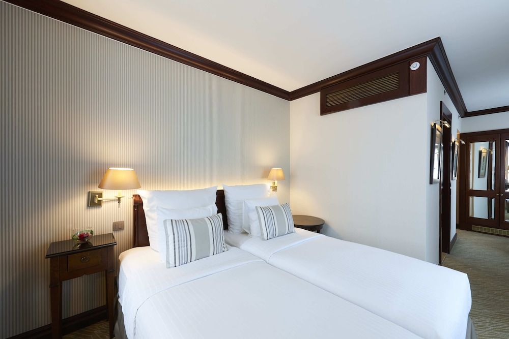 undefined Warwick Grand-Place Brussels 7