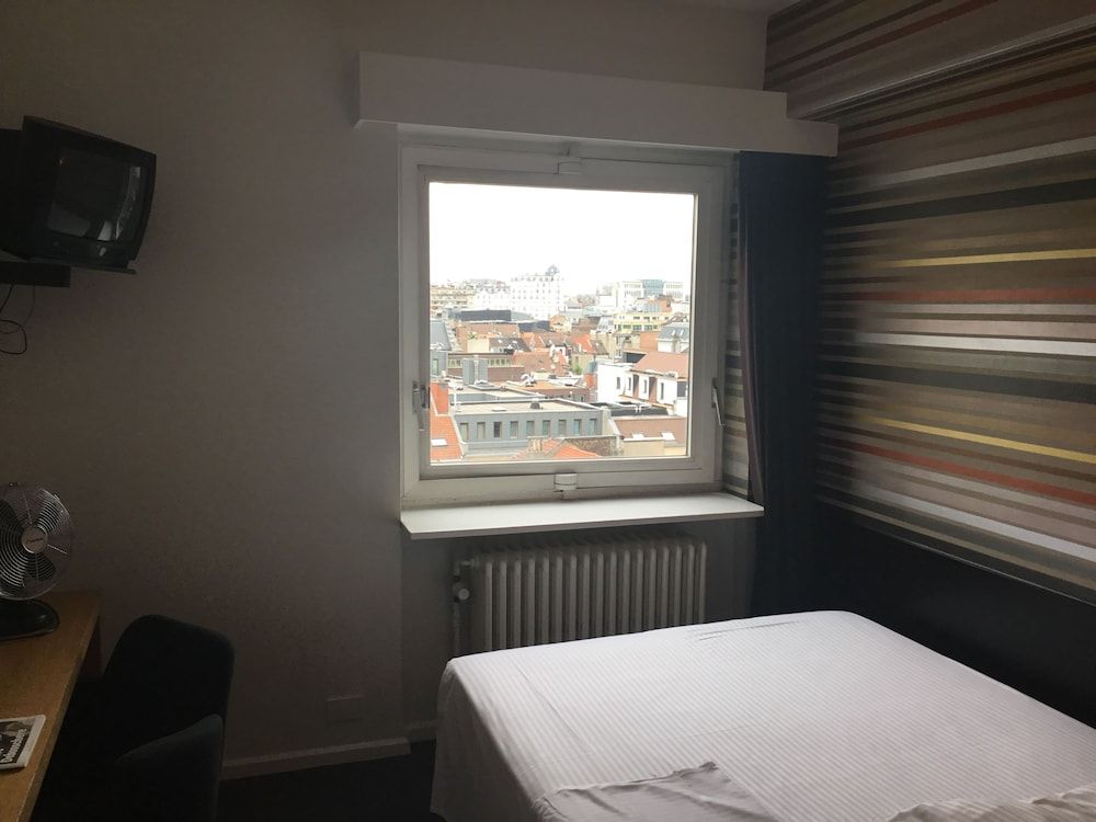 Queen Anne Hotel Double Room (Small) 6