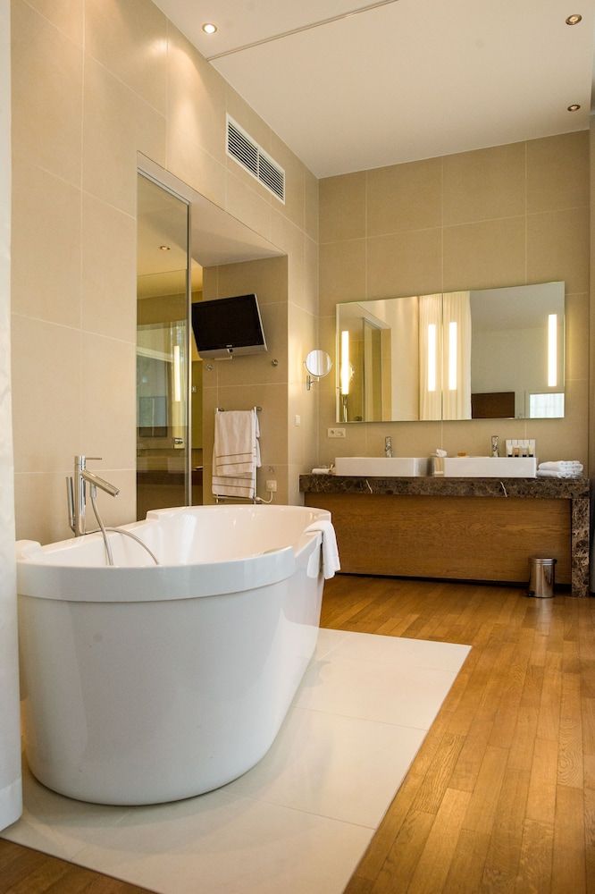 Suite (Sequoia)