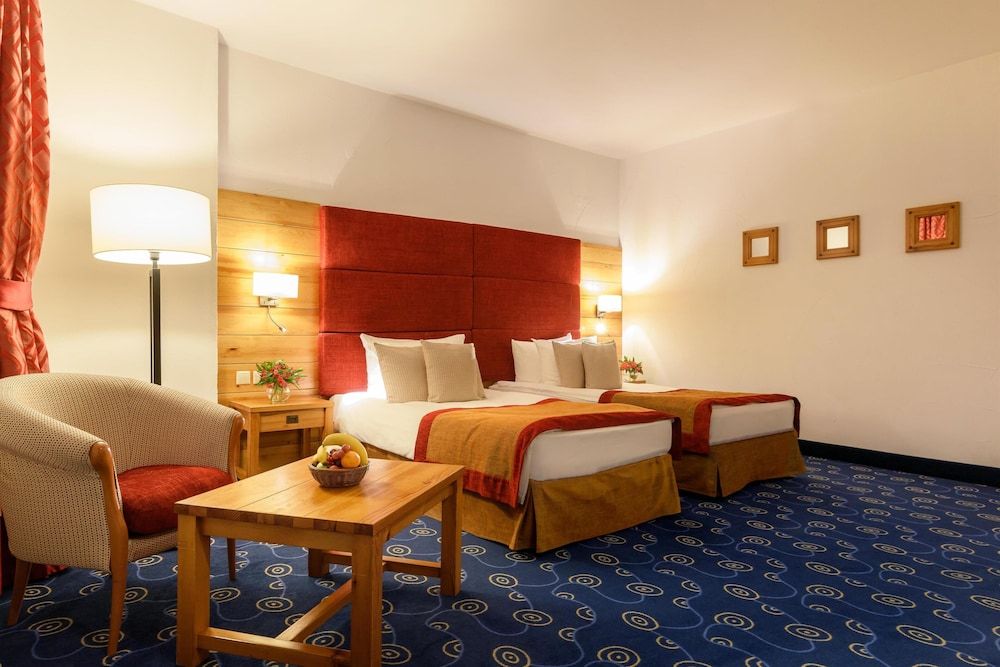Superior Room, 2 Twin Beds, Mountain View