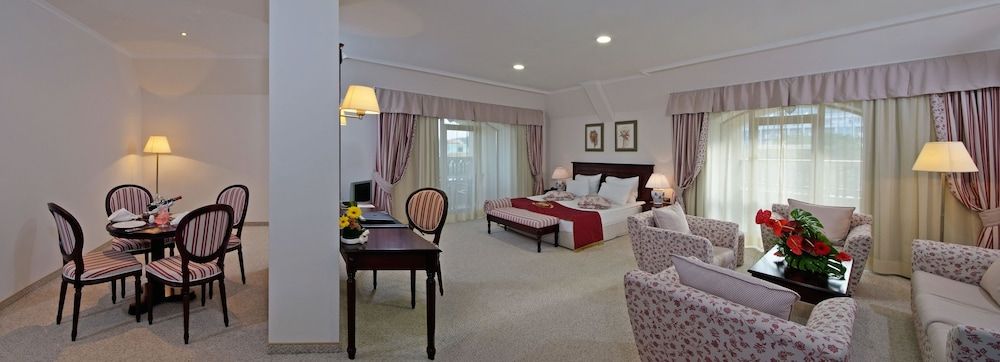 The Level, Suite