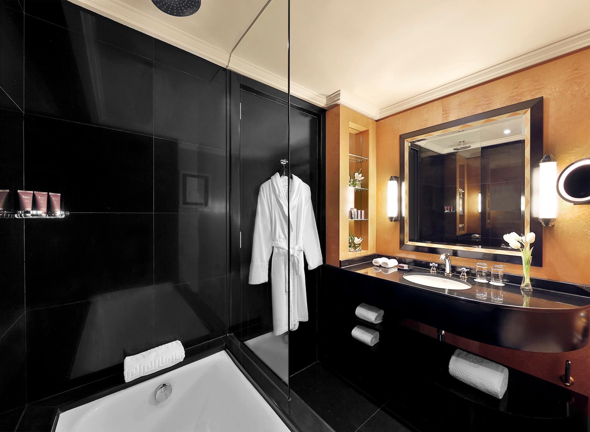 The Ritz-Carlton, Bahrain Deluxe City View King Bed, Deluxe Guest room, 1 King, City view, Low floor 3