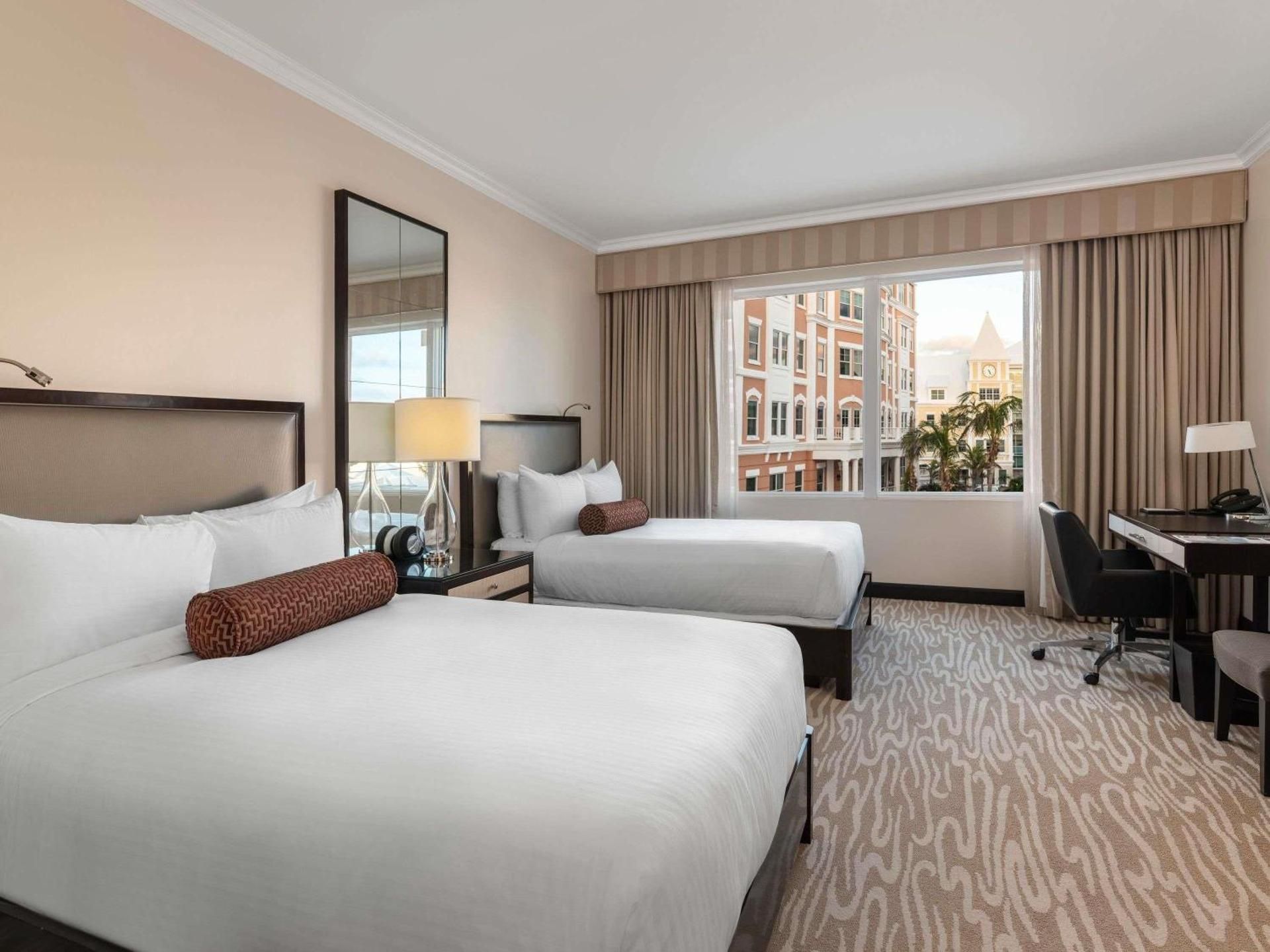 Fairmont Gold Double Room with Two Double Beds and City View - Lounge Access