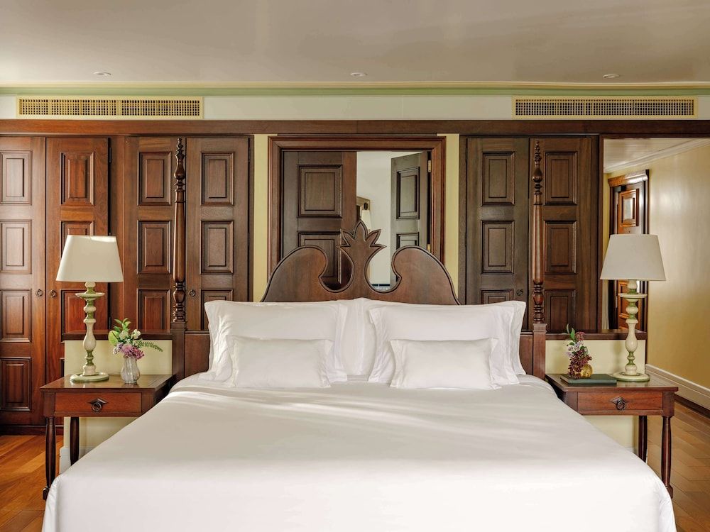 Noble Suite