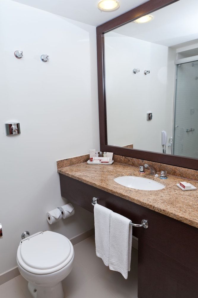 Rio Othon Palace Classic Room, Partial Ocean View 8