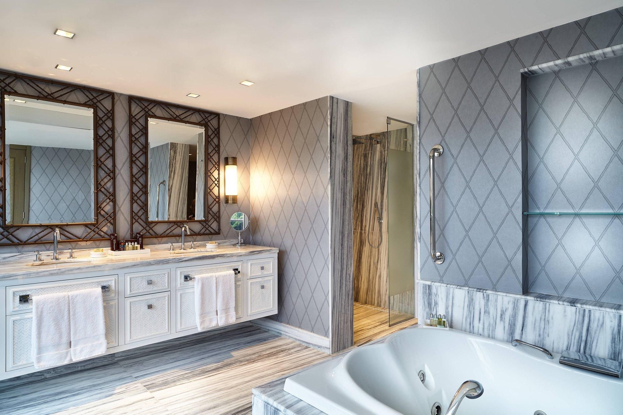 Club lounge access, Vice Presidential Suite, 1 King, Oceanfront, Corner room, High floor