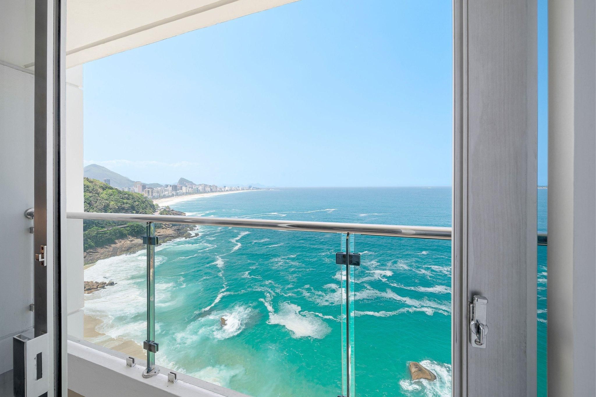 deluxe guest room, 2 double, oceanfront, low floor, balcony