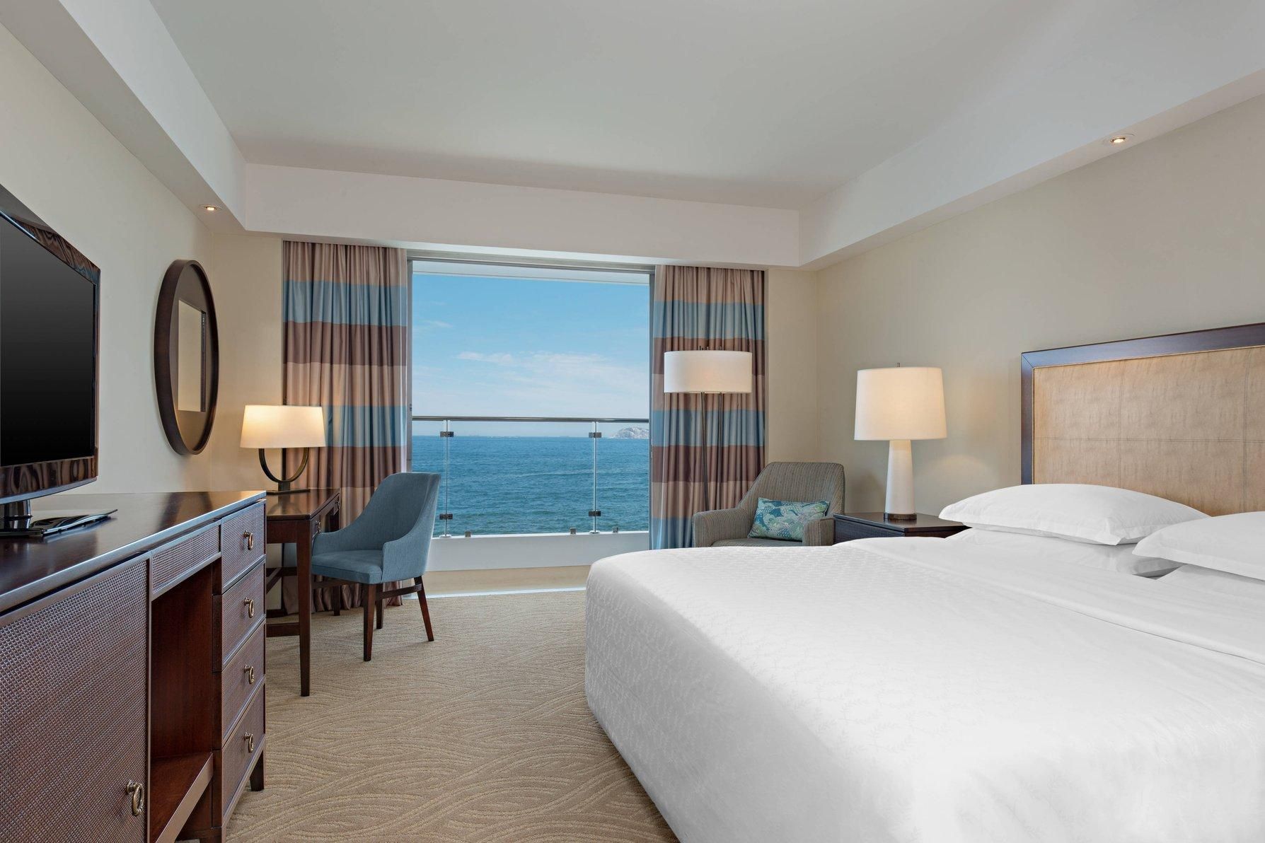 Deluxe Guest room, 1 King, Oceanfront, High floor, Balcony
