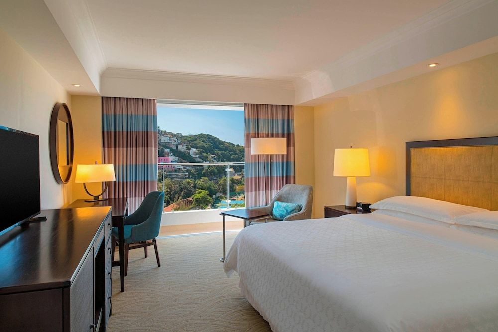 Sheraton Grand Rio Hotel & Resort Room, 1 King Bed, Partial Ocean View (Balcony) 2