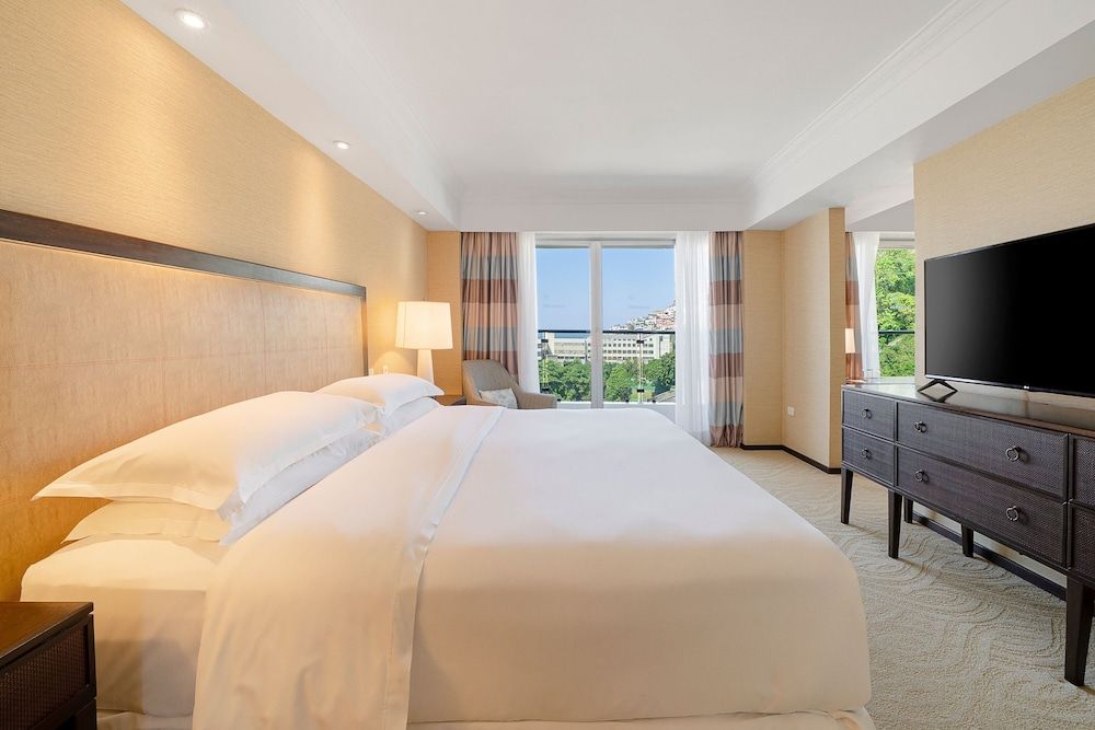 Family Suite, 1 Bedroom, Partial Ocean View