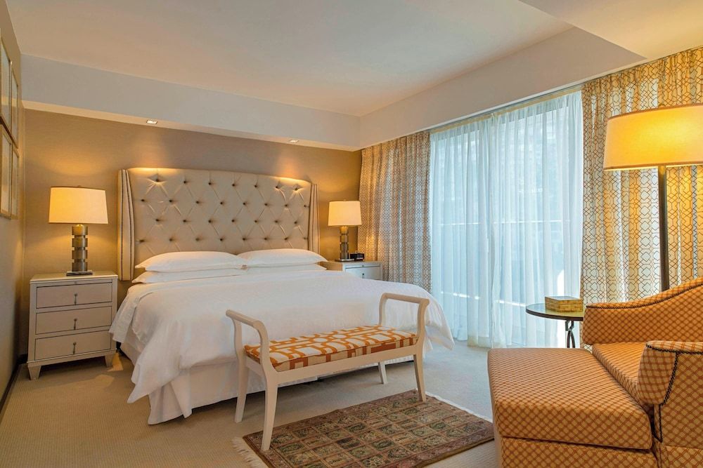Presidential Suite, 1 King Bed (Balcony)