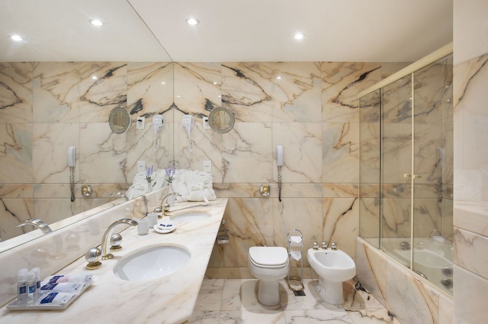 Executive Suite with City View