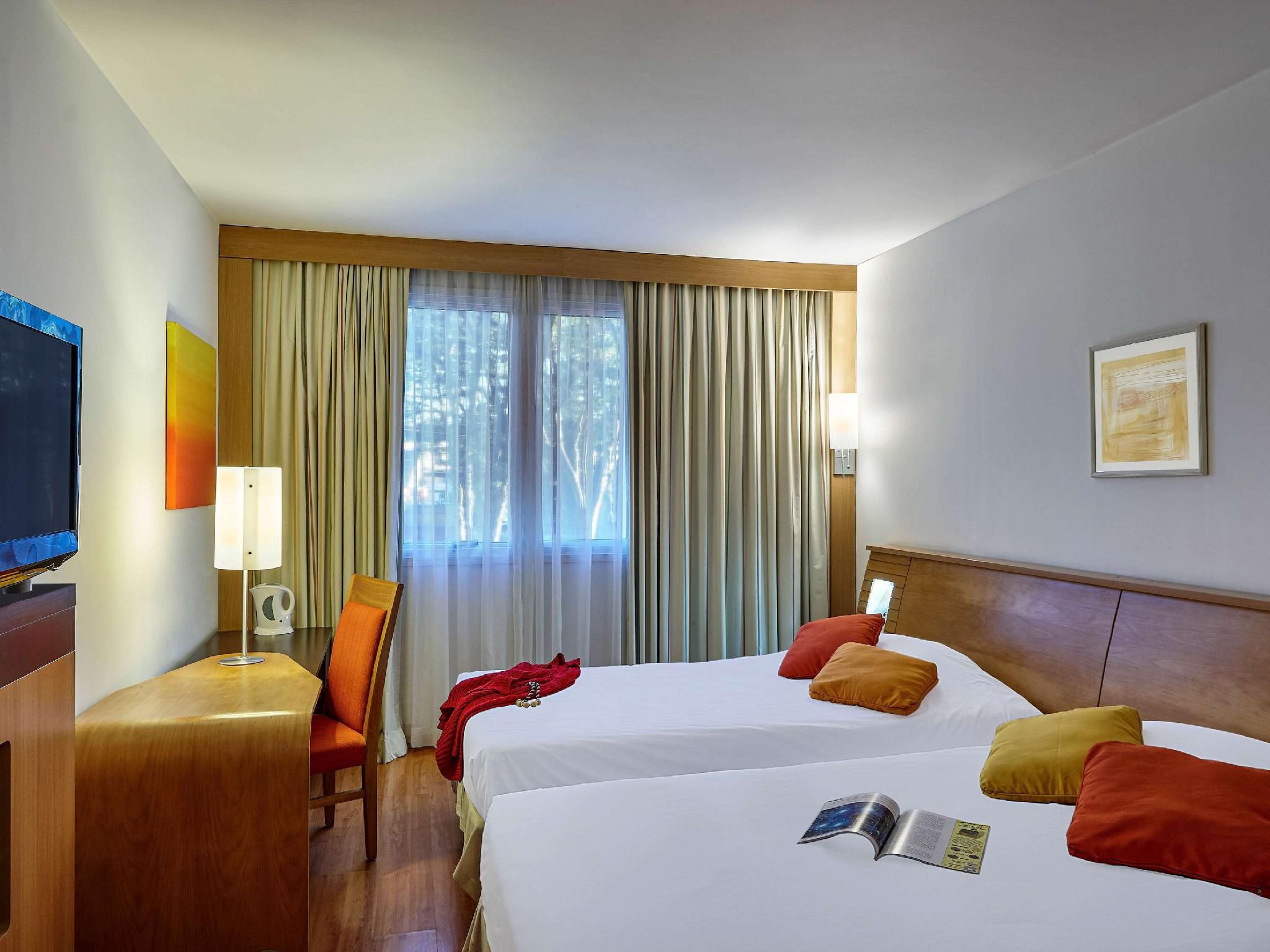 Standard 2 Single Beds