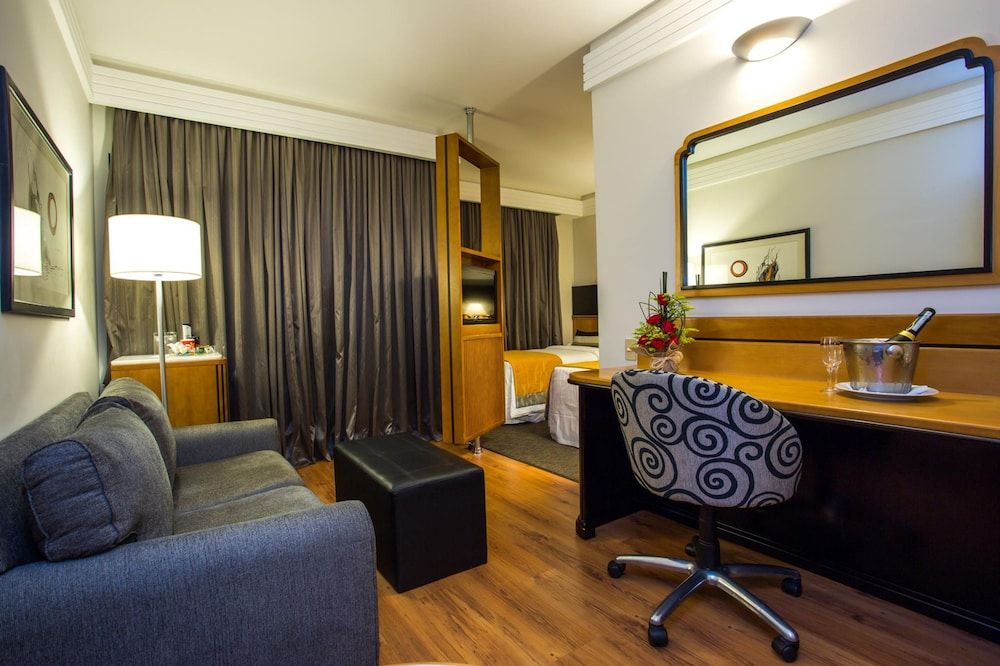 undefined Estanplaza International 5