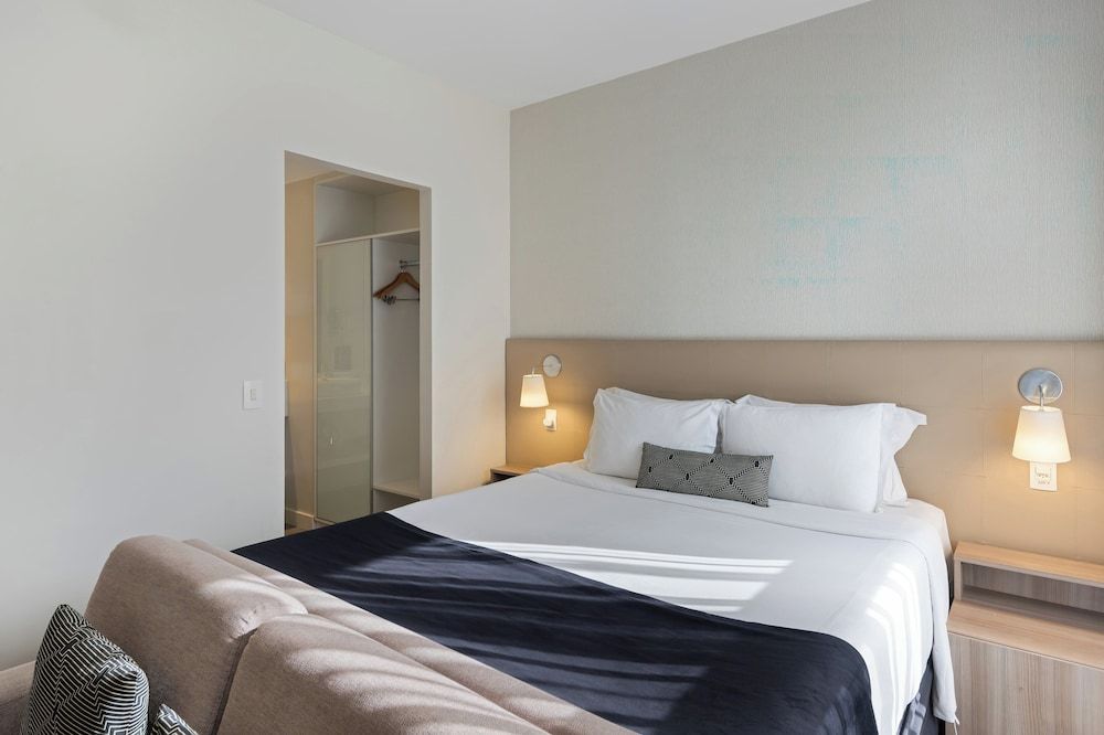 Studio Suite, 1 Queen Bed, Kitchen