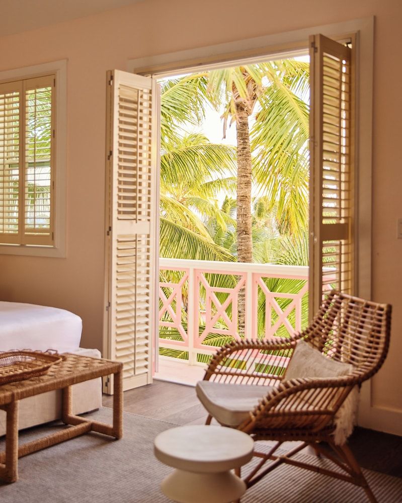 Coral Sands Inn & Cottages Sea Balcony Deluxe 3