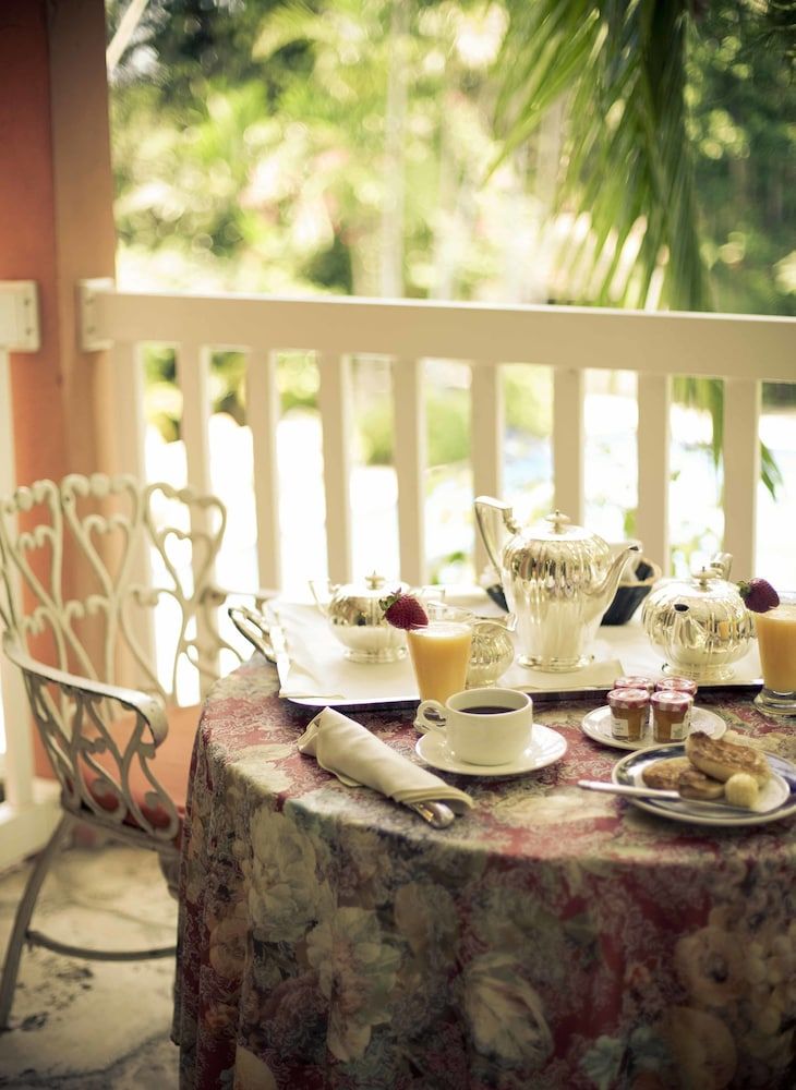 Room Service - Dining