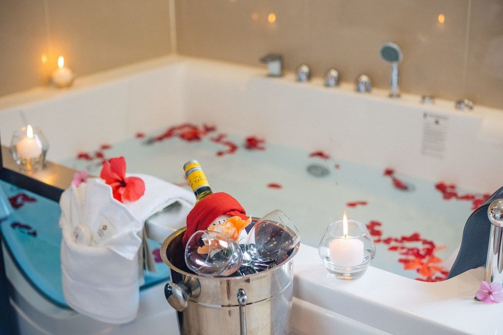 Best Western Plus Belize Biltmore Plaza Junior Suite, 1 King Bed, Non Smoking, Jetted Tub (Living Room) 17