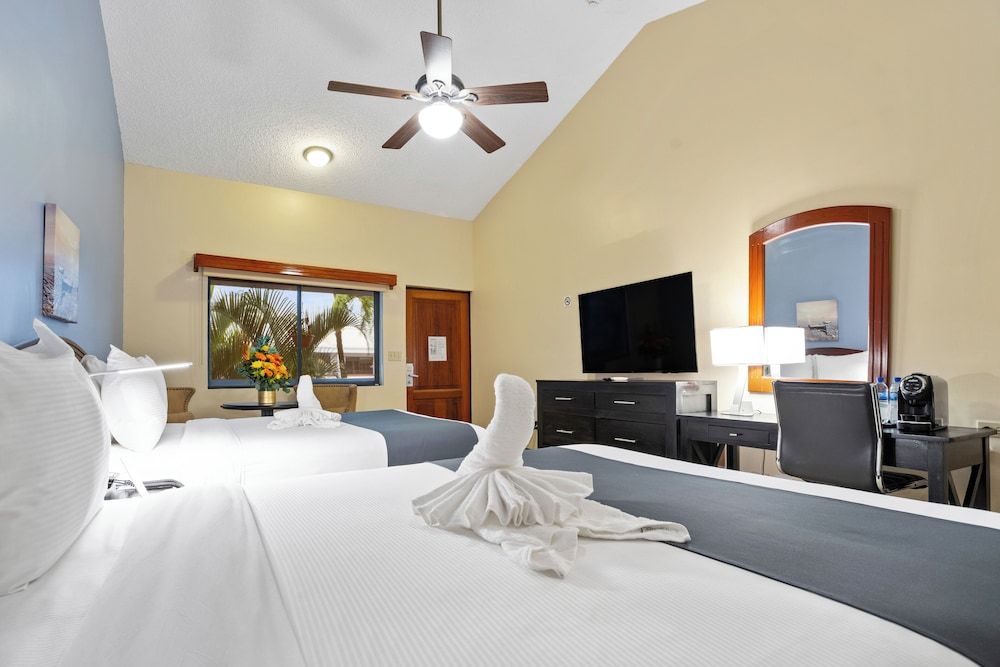 Best Western Plus Belize Biltmore Plaza Standard Room, 2 Queen Beds, Non Smoking 3