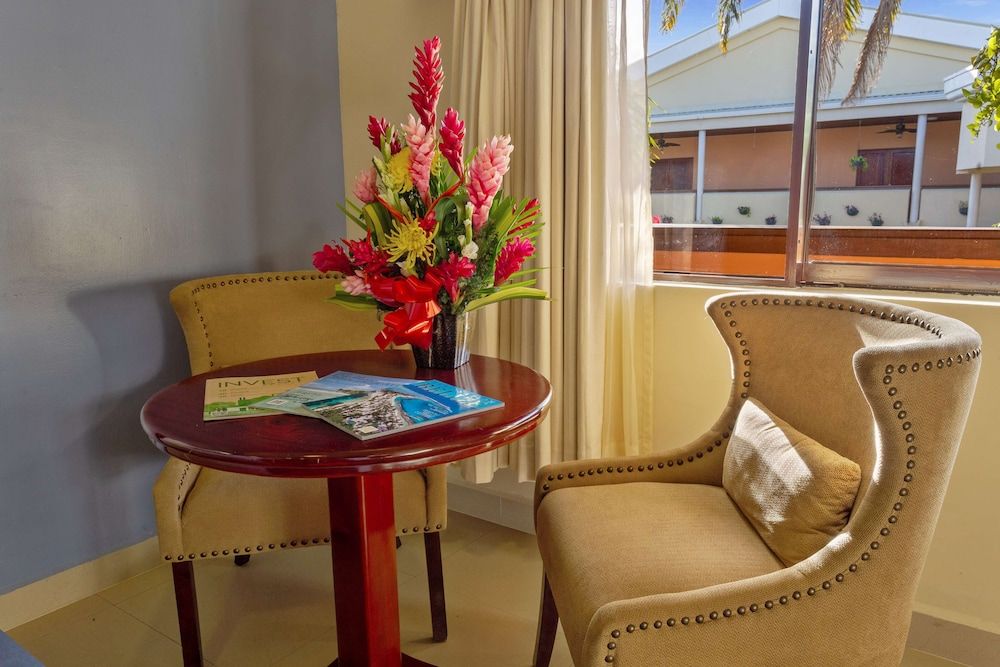 Best Western Plus Belize Biltmore Plaza Standard Room, 2 Queen Beds, Non Smoking 10