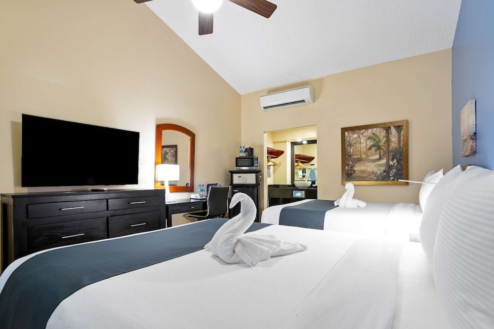 Best Western Plus Belize Biltmore Plaza Standard Room, 2 Queen Beds, Non Smoking 5