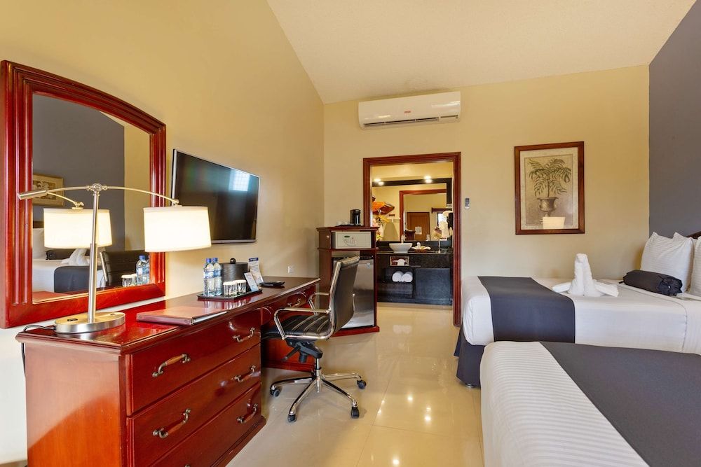 Best Western Plus Belize Biltmore Plaza Standard Room, 2 Queen Beds, Non Smoking 12