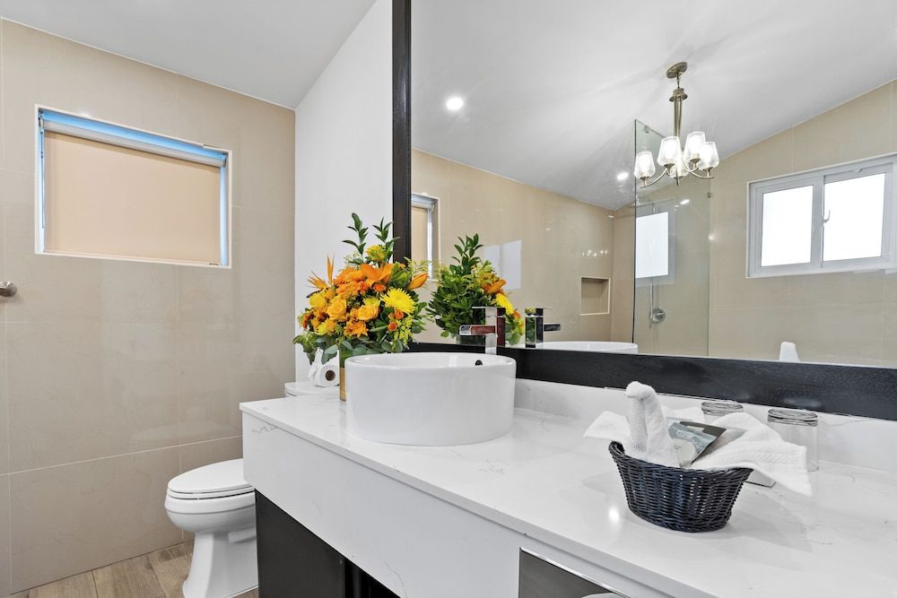 Best Western Plus Belize Biltmore Plaza Junior Suite, 1 King Bed, Non Smoking, Jetted Tub (Living Room) 14