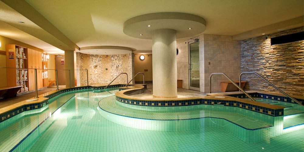 undefined Banff Caribou Lodge and Spa