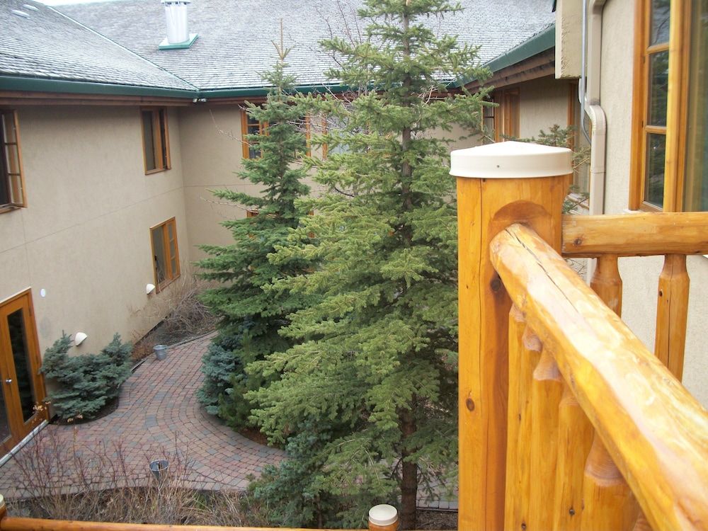 undefined Brewster Mountain Lodge 6