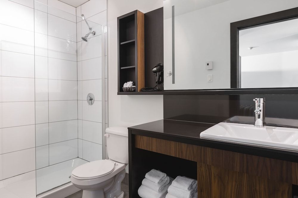 Hotel Le Littoral Signature Room, 1 Queen Bed 3