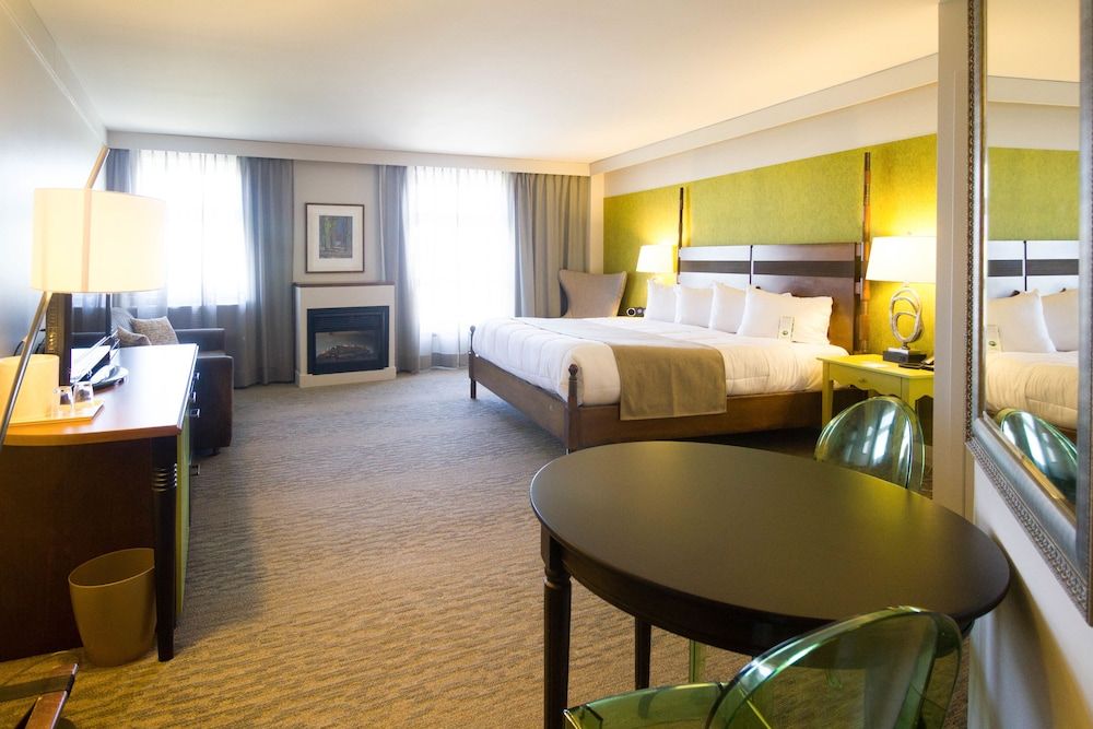 Hôtel Champlain Vieux Québec Deluxe Room, 1 King Bed 2