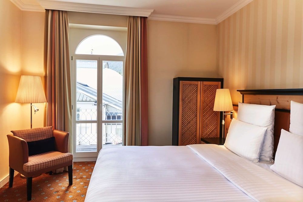 Deluxe Suite, 1 Double Bed, Mountain View