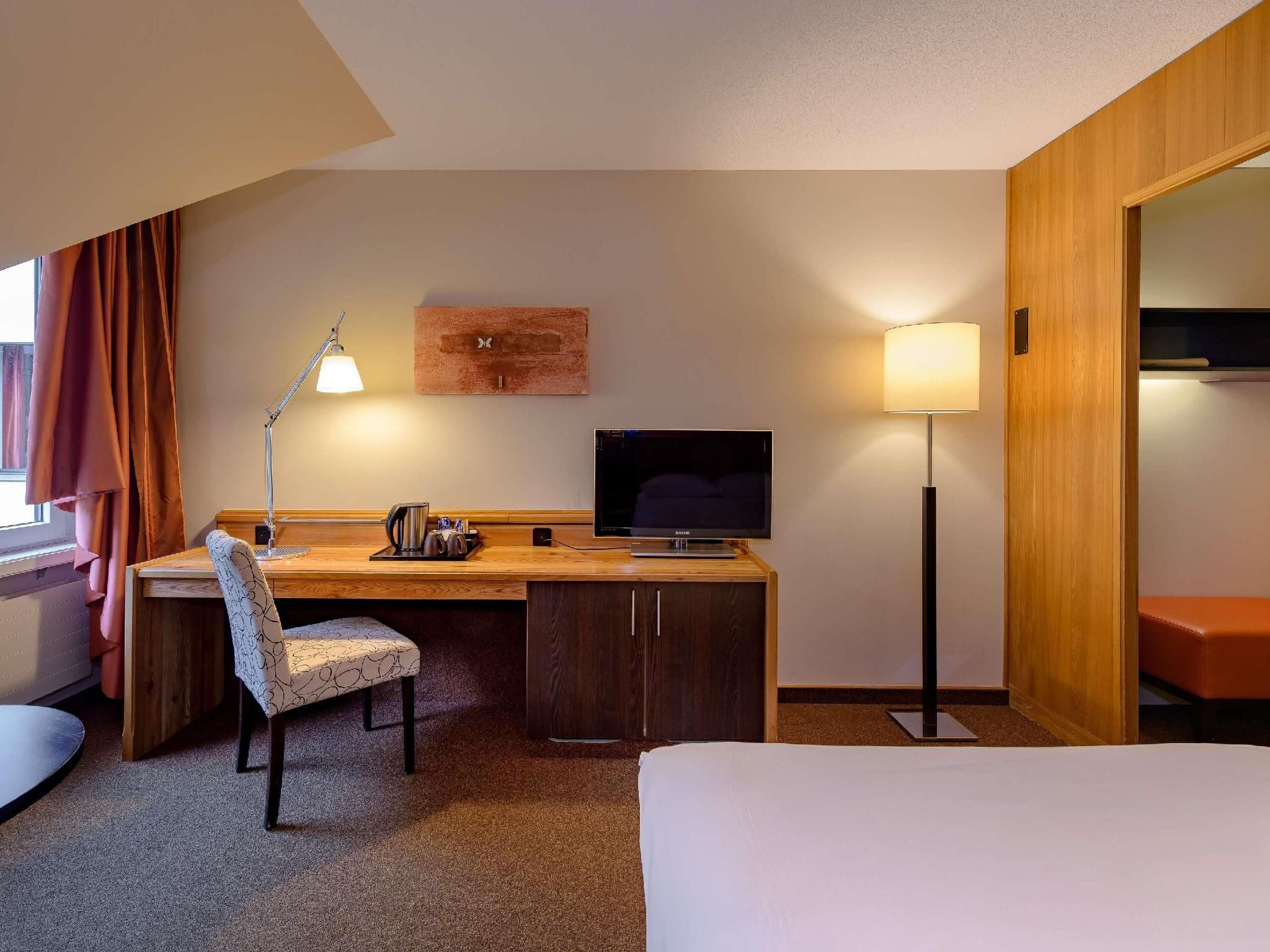 Standard Room with 1 Queen Bed