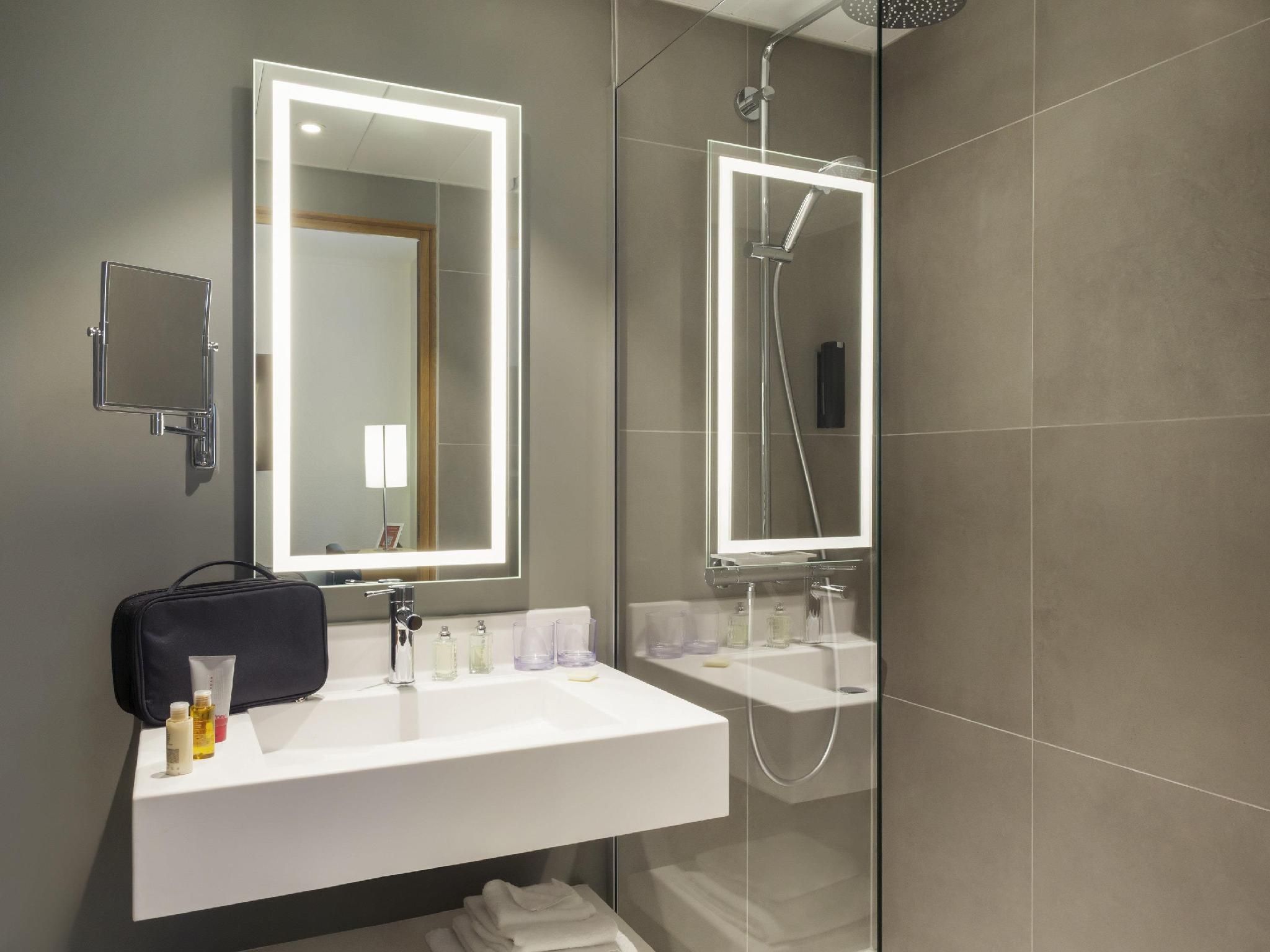 undefined Novotel Geneve Centre 3